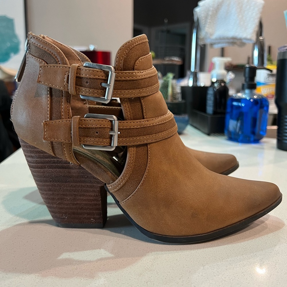 Size 7.5 Booties - Picture 2 of 4
